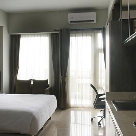 Graha Makara Suite Hotel & Residence Чикаранг Екстериор снимка
