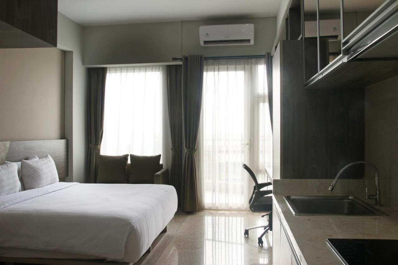 Graha Makara Suite Hotel & Residence Чикаранг Екстериор снимка