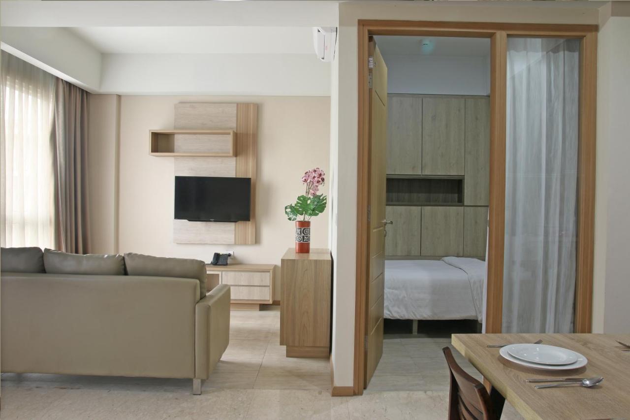 Graha Makara Suite Hotel & Residence Чикаранг Екстериор снимка