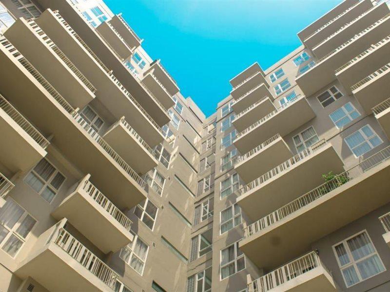 Graha Makara Suite Hotel & Residence Чикаранг Екстериор снимка