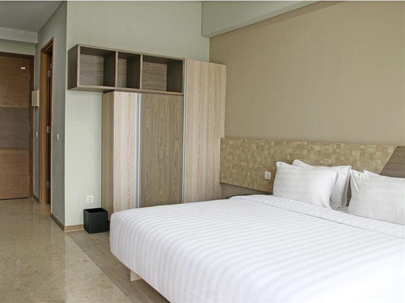 Graha Makara Suite Hotel & Residence Чикаранг Екстериор снимка