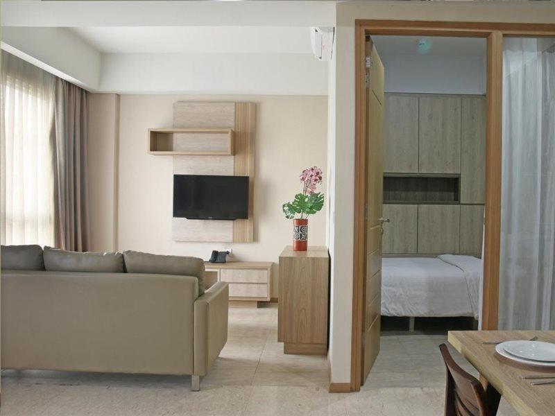 Graha Makara Suite Hotel & Residence Чикаранг Екстериор снимка